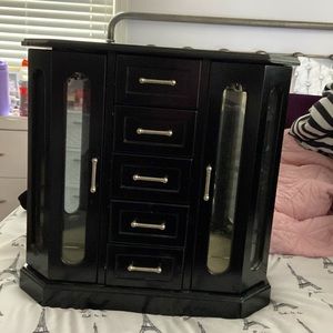 Jewelry box